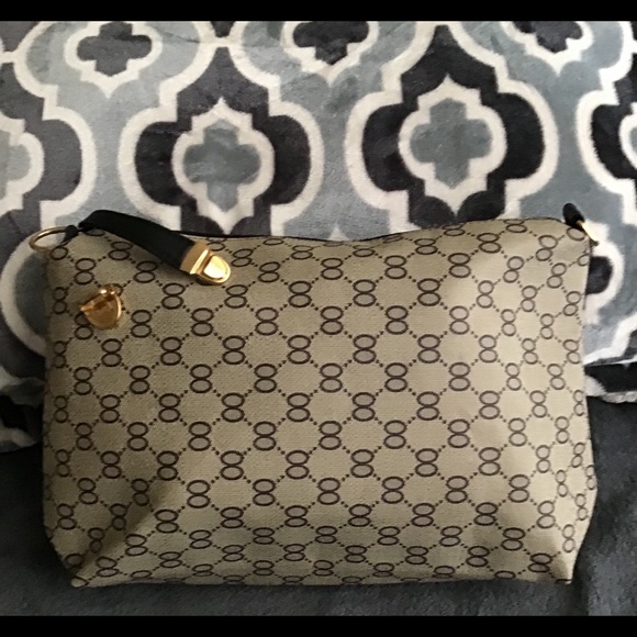 Handbags - 💋💋🔥1pcs pre-owned Excellent qualities Fashion dressy Bag
